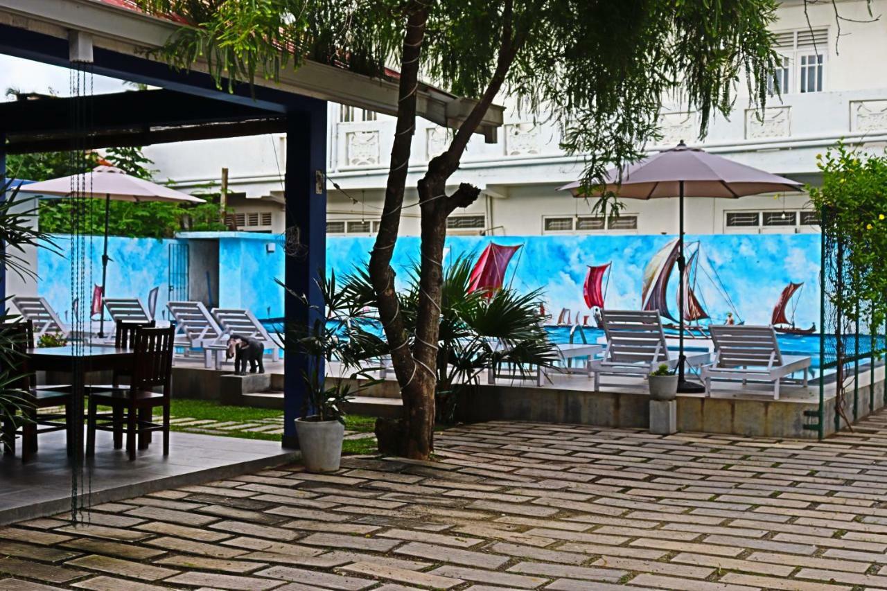 Blue Elephant Boutique Hotel Negombo Exteriör bild